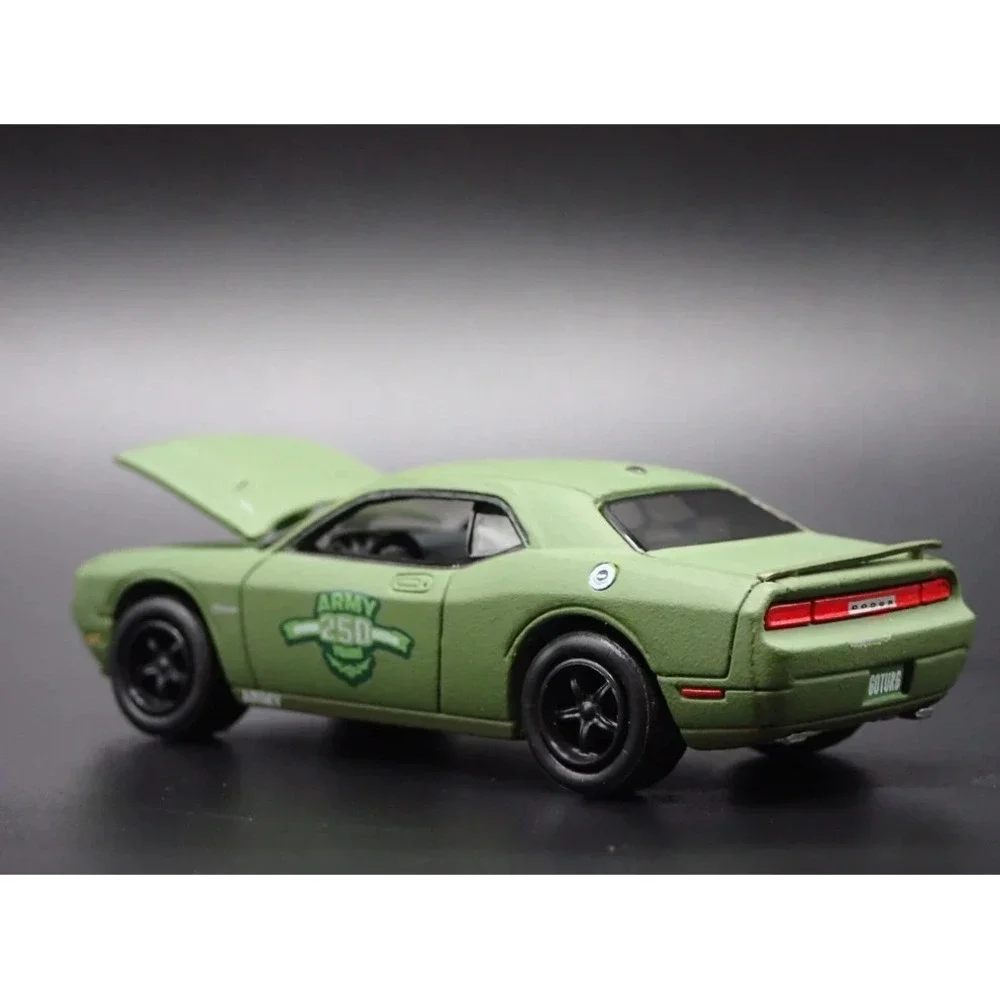 Johnny Lightning Army 250 years  2014 Dodge‎ Green Challenger R/T  Version B